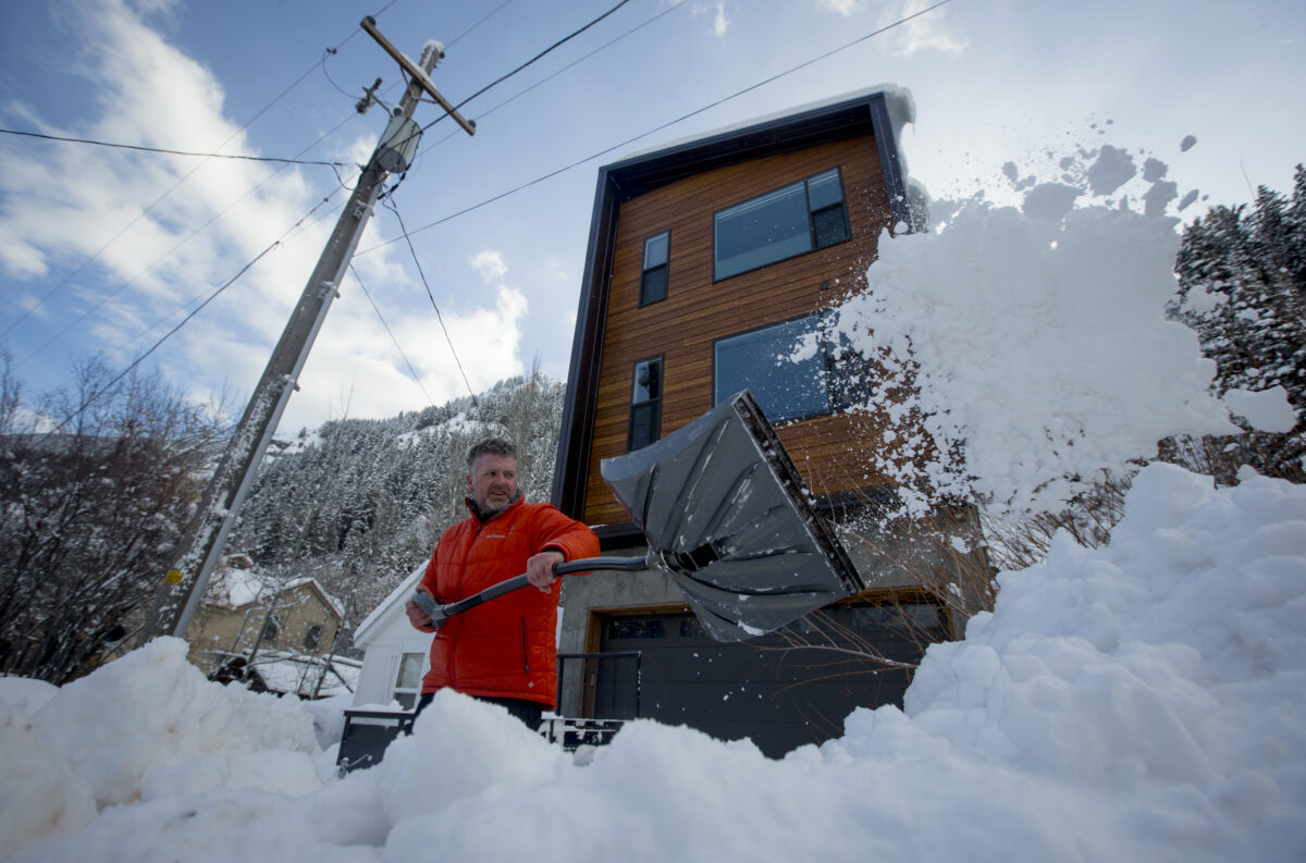 Strenuous snow shoveling not for the faint of heart, doctor warns ...